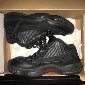 Black 11 Low size 8.5